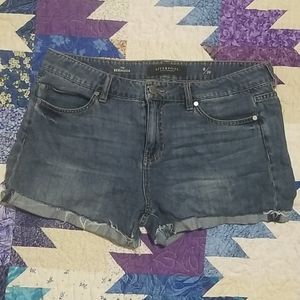 NWOT Liverpool Bermuda Jean Shorts